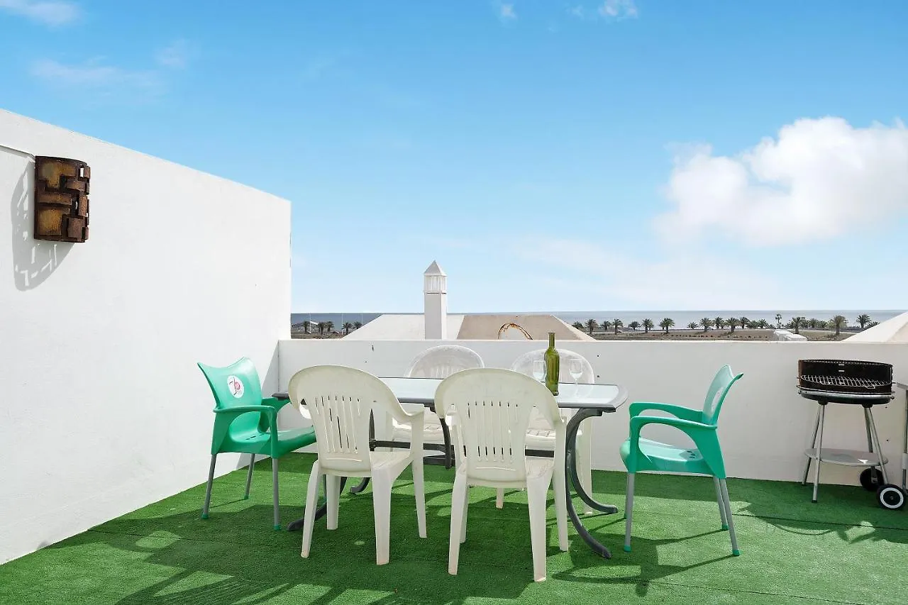 Un Oasis En Arrecife contacts